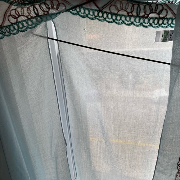 Handmade embroidered shawl - Picture 7 of 9